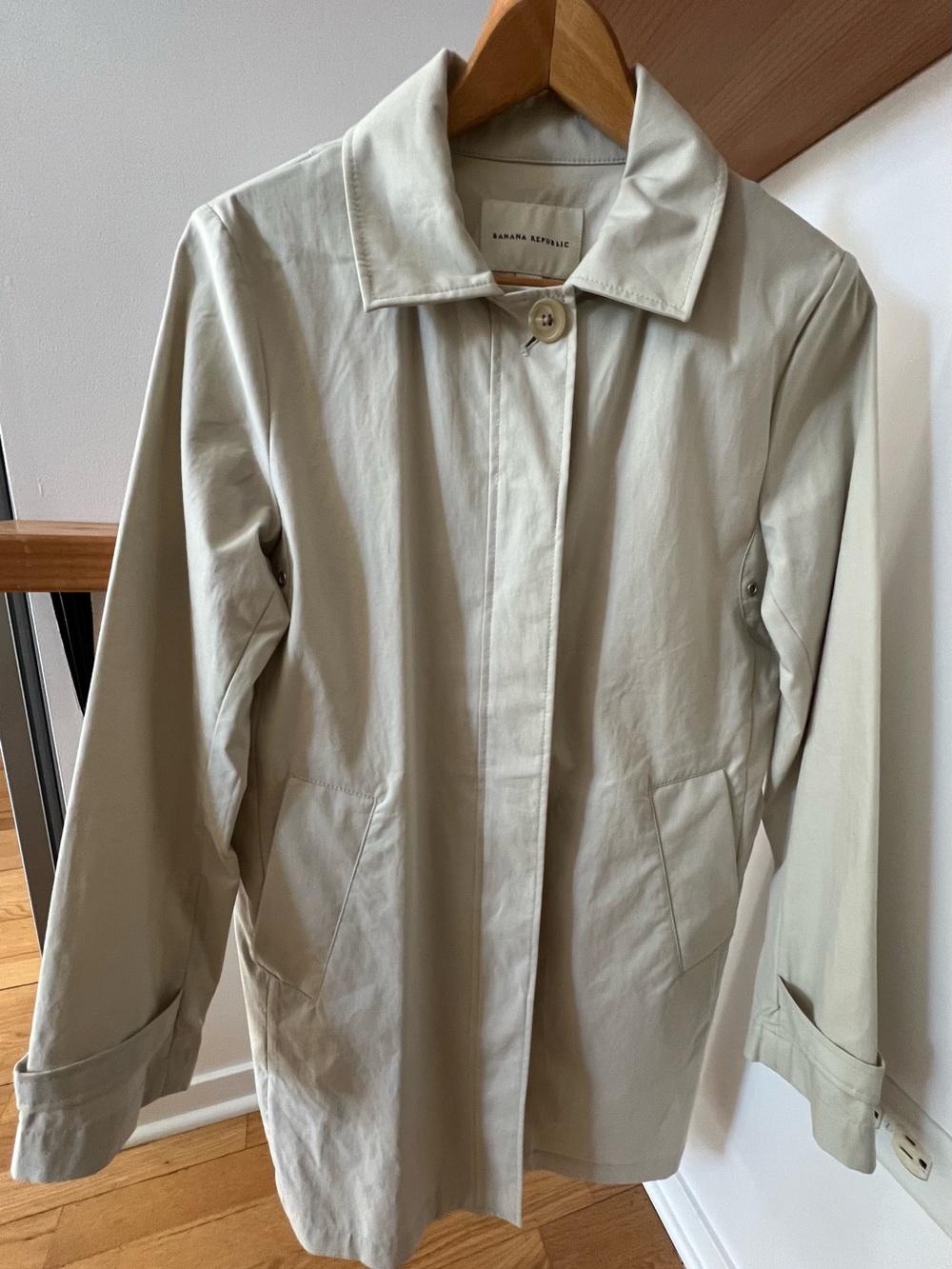 Banana Republic Women's Light Beige Single-Button Trench Coat
